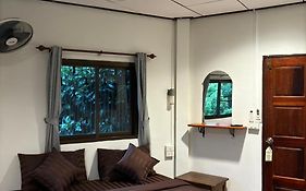 Khao Sok Jungle Huts Resort
